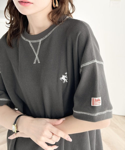 《JaVa ジャバコラボ》ポコポコ素材が今の気分♪胸刺繍＆配色ステッチワッフル半袖Tシャツ jv1260111