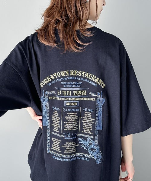 《Javaジャバコラボ》【sustaina+】バック刺繍で抜かりなくキマる。綿100％レシピ刺繍ビッグTシャツ jv1050170