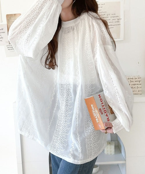 フェミニンな刺繍にうっとり。前後2wayシアー刺繍カフタンブラウス ce1070075