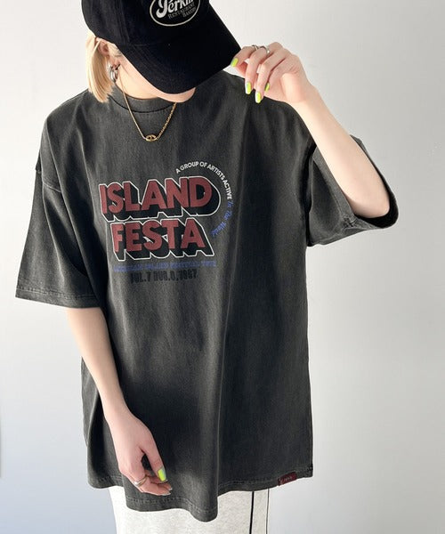 《JAVA ジャバコラボ》こなれた大人カジュアルスタイルの主役に。綿100%フェスロゴピグメントTシャツ jv1029046