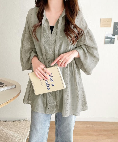 大人可愛い胸キュン。2wayシアー刺繍ペプラム切替ブラウス ce1070095