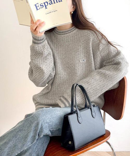 【sustaina+】レトロな配色がお洒落映え。刺繍ワッペンジャガードニットプルオーバー ce1050132