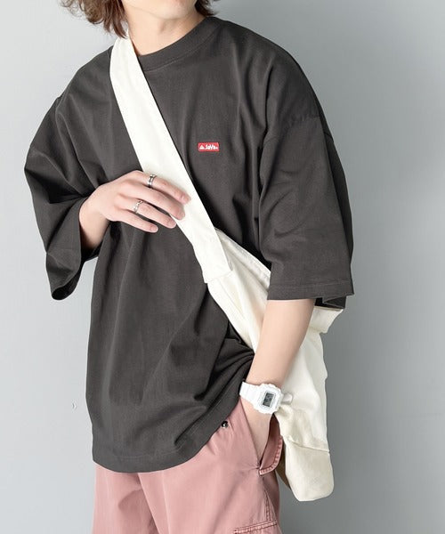 《Javaジャバコラボ》【sustaina+】韓国レシピ刺繍で気分上々。綿100％ビッグシルエットTシャツ jm1050170