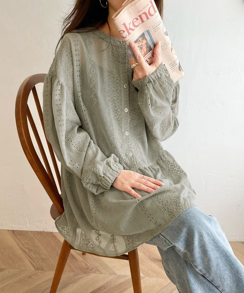 大人可愛い胸キュン。2wayシアー刺繍ペプラム切替ブラウス ce1070095