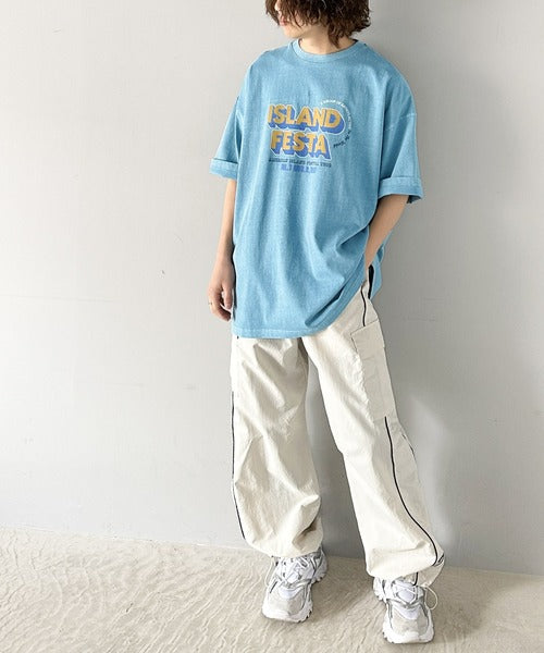 《JAVA ジャバコラボ》こなれた大人カジュアルスタイルの主役に。綿100%フェスロゴピグメントTシャツ jv1029046