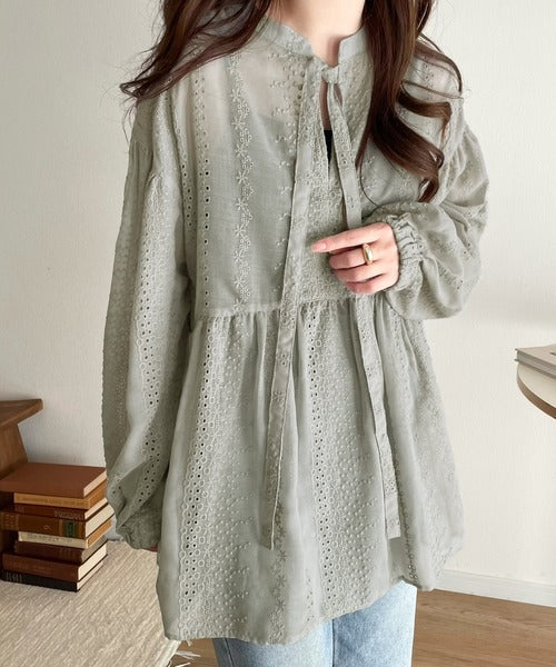 大人可愛い胸キュン。2wayシアー刺繍ペプラム切替ブラウス ce1070095