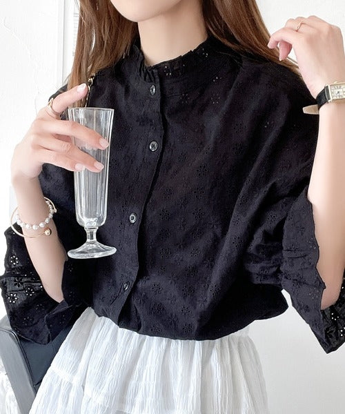 大人が着るのはこれ。2way花柄刺繍ブラウス。 ce1010023