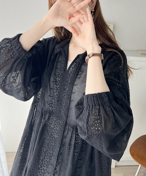 大人可愛い胸キュン。2wayシアー刺繍ペプラム切替ブラウス ce1070095