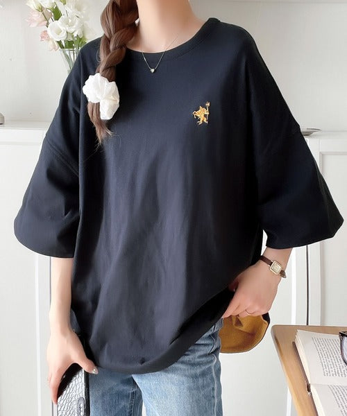プラスワンでトレンド感UP。綿100%胸刺繍リバーシブルTシャツ ce1050179