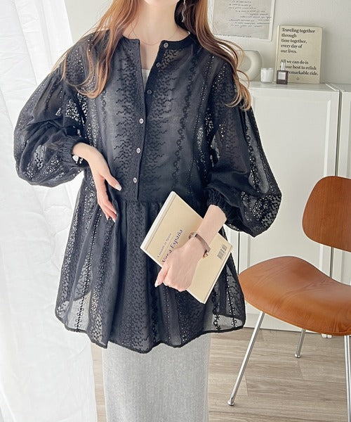 大人可愛い胸キュン。2wayシアー刺繍ペプラム切替ブラウス ce1070095