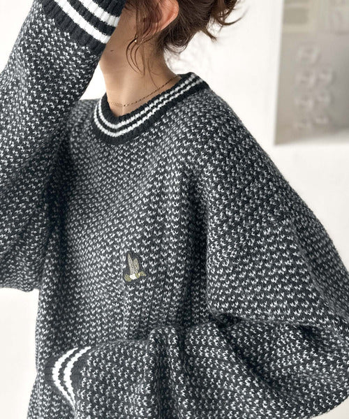 【sustaina+】レトロな配色がお洒落映え。刺繍ワッペンジャガードニットプルオーバー ce1050132