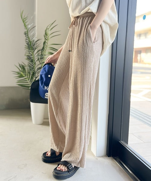 大人のラフボトムス。楊柳風ランダムプリーツストレートパンツ ce1015059