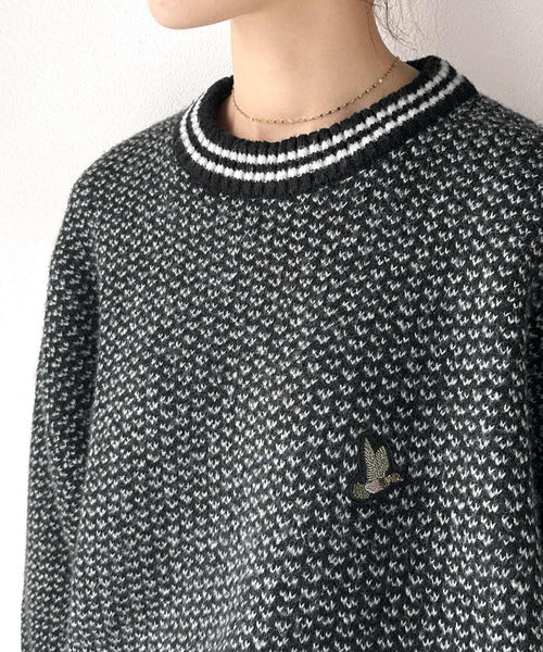 【sustaina+】レトロな配色がお洒落映え。刺繍ワッペンジャガードニットプルオーバー ce1050132