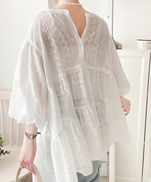 1枚で旬顔！シアー刺繍3WAYバルーンスリーブティアードブラウス ce1070094