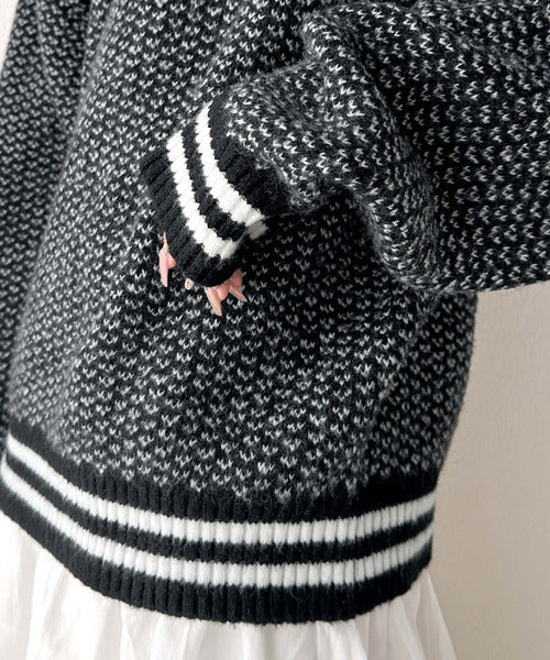 【sustaina+】レトロな配色がお洒落映え。刺繍ワッペンジャガードニットプルオーバー ce1050132
