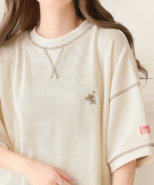 《JaVa ジャバコラボ》ポコポコ素材が今の気分♪胸刺繍＆配色ステッチワッフル半袖Tシャツ jv1260111