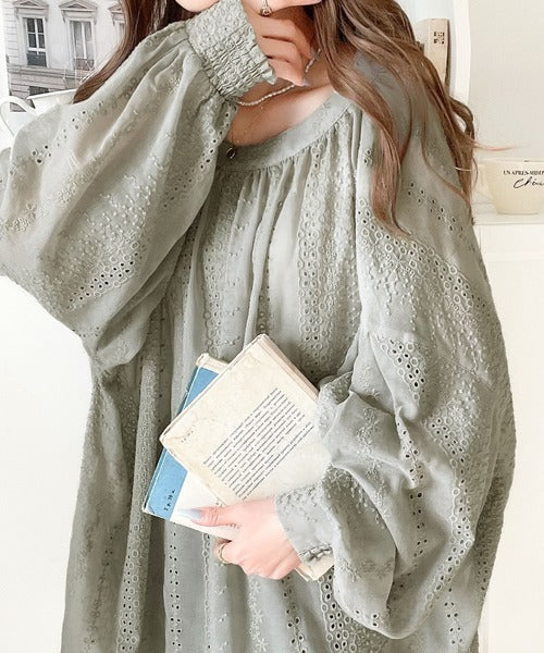フェミニンな刺繍にうっとり。前後2wayシアー刺繍カフタンブラウス ce1070075