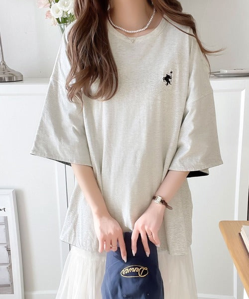 プラスワンでトレンド感UP。綿100%胸刺繍リバーシブルTシャツ ce1050179