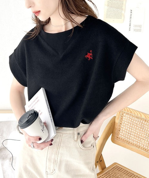 【sustaina+】ポコポコ素材で大人フレンチ。オーガニックコットン胸刺繍ネック切替半袖プルオーバー ce1050156