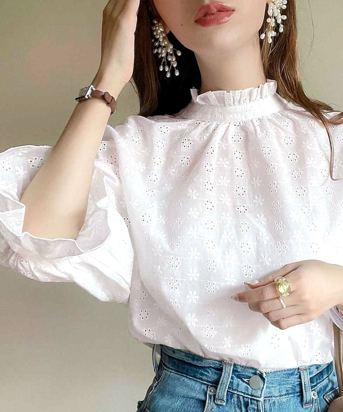 大人が着るのはこれ。2way花柄刺繍ブラウス。 ce1010023
